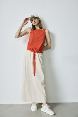 İyi bir fiyat. % 100 Yün Koral Moda Yelek Kırmızı Kolsuz Üst Beige Maxi Eteği Set çevrimiçi